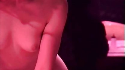 Boneka besar pilipin bokep untuk menelan keras dan kasar rambut
