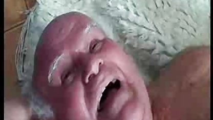 Mia Lina menelan berdebar, tunduk, bokef pilipin jumat
